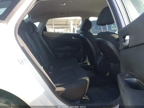 5XXGT4L34GG036625 2016 KIA OPTIMA - Image 8