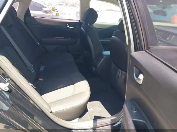 5XXGT4L34GG054428 2016 KIA OPTIMA - Image 8