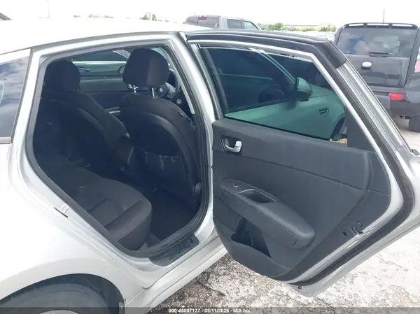 5XXGT4L34GG061489 2016 KIA OPTIMA - Image 8