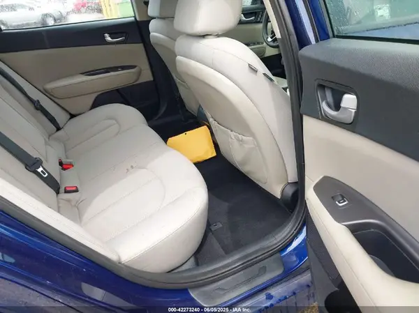 5XXGT4L34GG083587 2016 KIA OPTIMA - Image 8