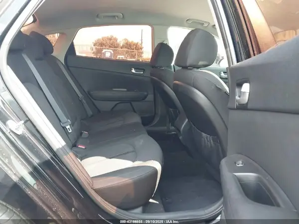 5XXGT4L34GG090202 2016 KIA OPTIMA - Image 8