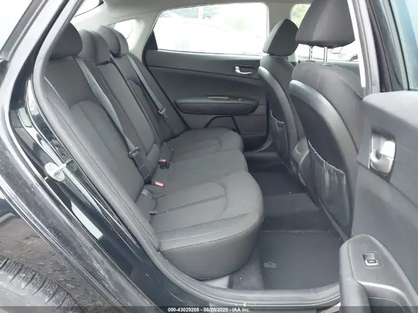 5XXGT4L34GG117074 2016 KIA OPTIMA - Image 8