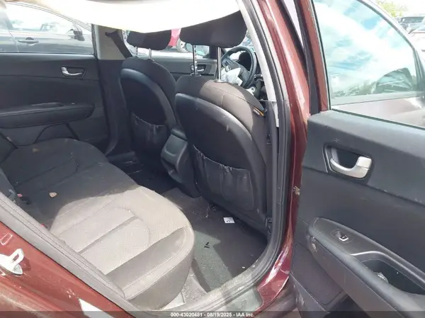 5XXGT4L34HG124625 2017 KIA OPTIMA - Image 8