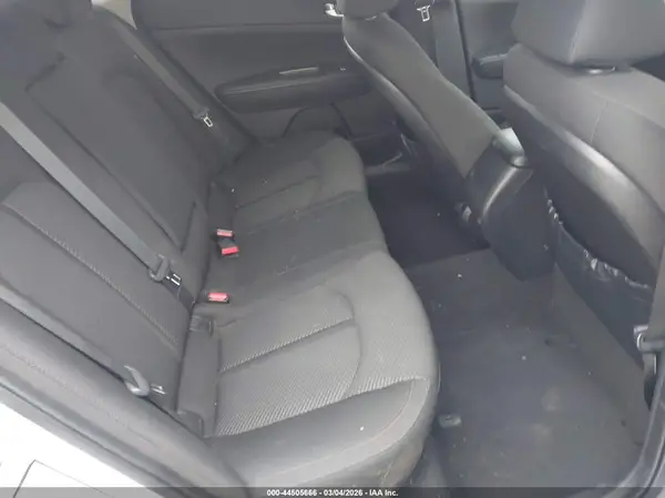 5XXGT4L34HG124690 2017 KIA OPTIMA - Image 8