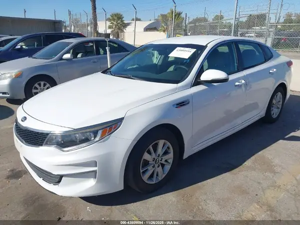 5XXGT4L34HG128318 2017 KIA OPTIMA - Image 2
