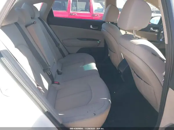 5XXGT4L34HG128318 2017 KIA OPTIMA - Image 8