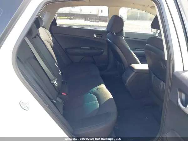 5XXGT4L34HG142364 2017 KIA OPTIMA - Image 8