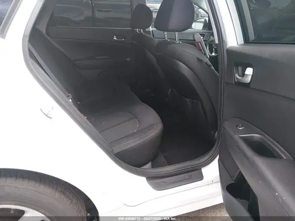 5XXGT4L34HG144048 2017 KIA OPTIMA - Image 8