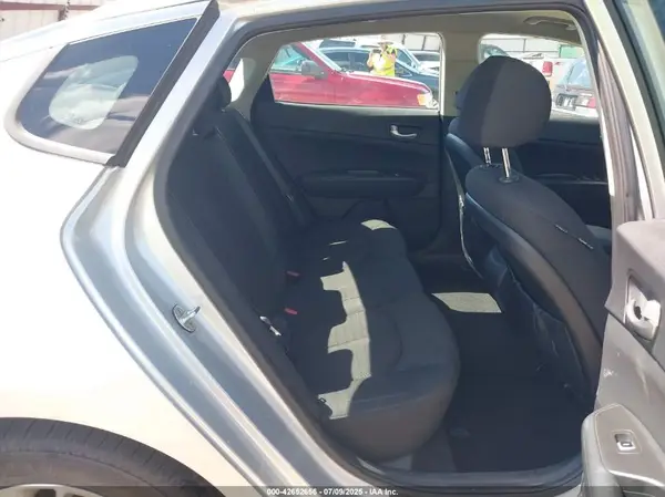 5XXGT4L34HG144793 2017 KIA OPTIMA - Image 8