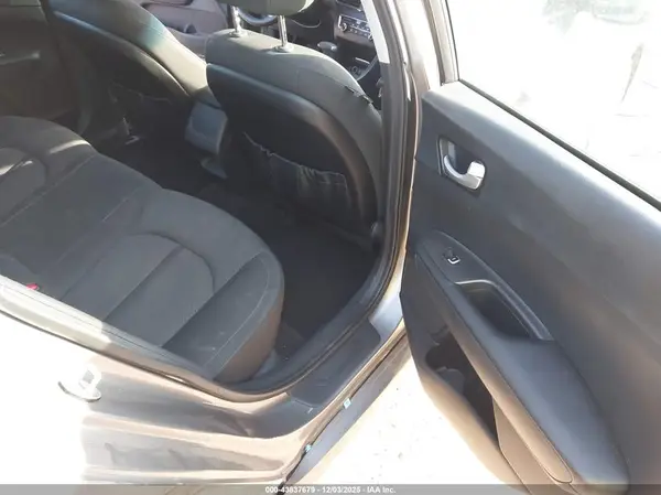 5XXGT4L34HG144860 2017 KIA OPTIMA - Image 8