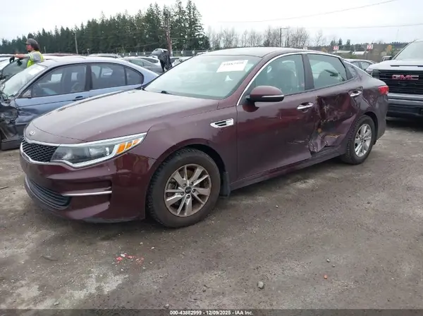 5XXGT4L34HG152120 2017 KIA OPTIMA - Image 2