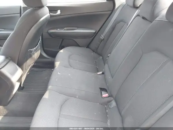 5XXGT4L34HG154479 2017 KIA OPTIMA - Image 8