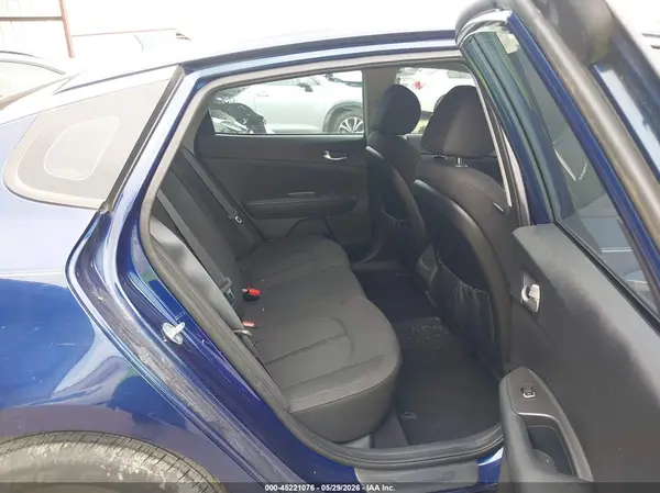 5XXGT4L34HG158502 2017 KIA OPTIMA - Image 8