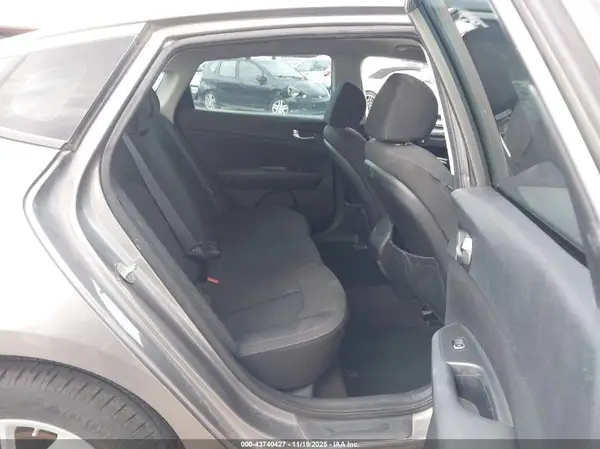 5XXGT4L34HG164705 2017 KIA OPTIMA - Image 8
