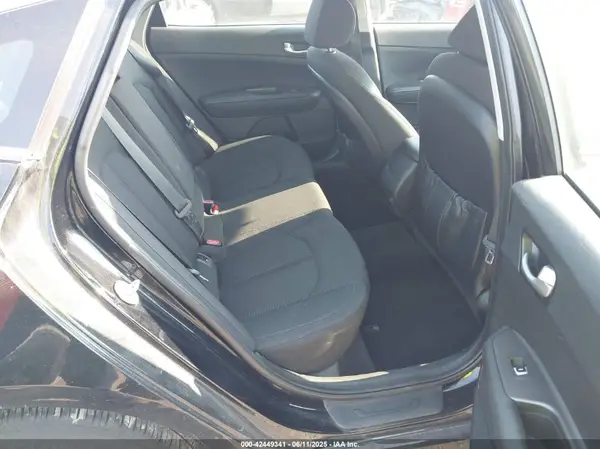 5XXGT4L34HG166261 2017 KIA OPTIMA - Image 8