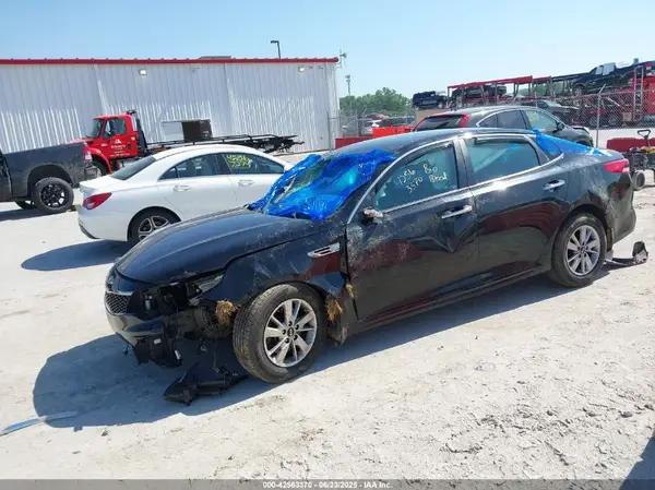 5XXGT4L34HG167300 2017 KIA OPTIMA - Image 2