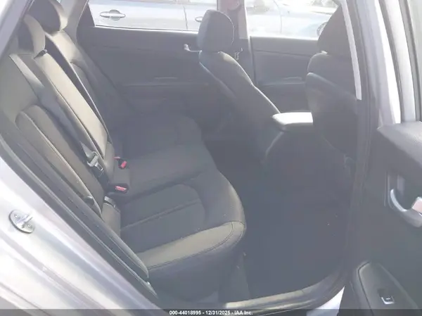5XXGT4L34HG170925 2017 KIA OPTIMA - Image 8