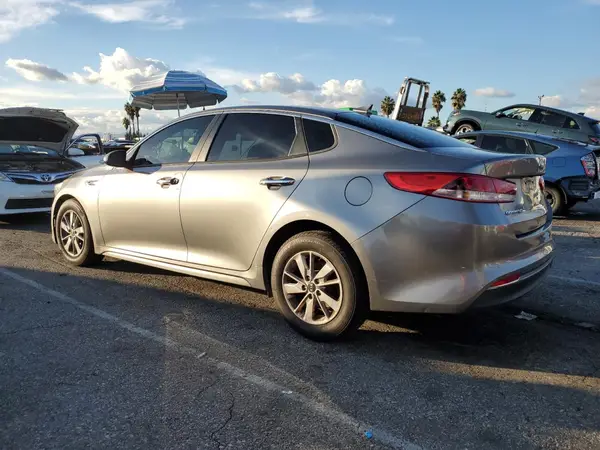 5XXGT4L34JG180585 2018 KIA OPTIMA - Image 2
