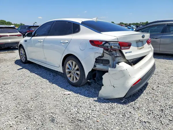 5XXGT4L34JG180943 2018 KIA OPTIMA - Image 2
