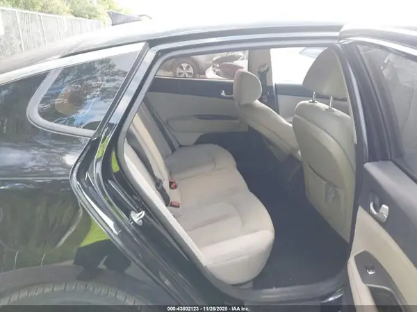 5XXGT4L34JG183485 2018 KIA OPTIMA - Image 8