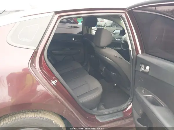 5XXGT4L34JG185608 2018 KIA OPTIMA - Image 8