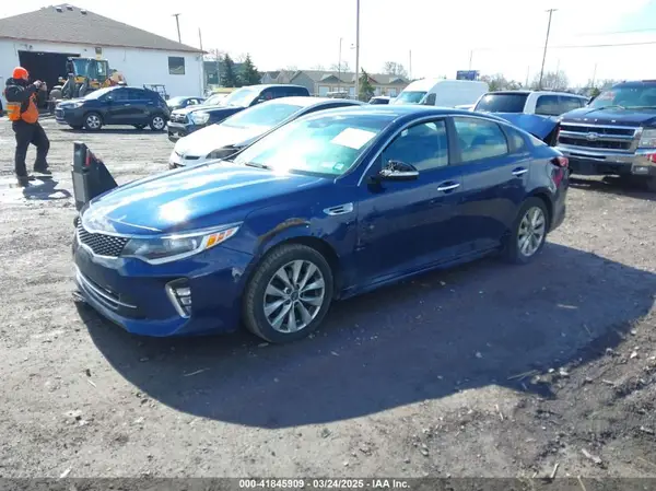 5XXGT4L34JG186189 2018 KIA OPTIMA - Image 2