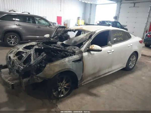 5XXGT4L34JG187195 2018 KIA OPTIMA - Image 2