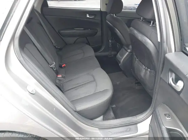5XXGT4L34JG197998 2018 KIA OPTIMA - Image 8