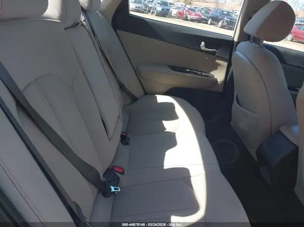 5XXGT4L34JG204318 2018 KIA OPTIMA - Image 8