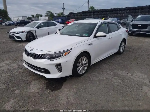 5XXGT4L34JG205937 2018 KIA OPTIMA - Image 2