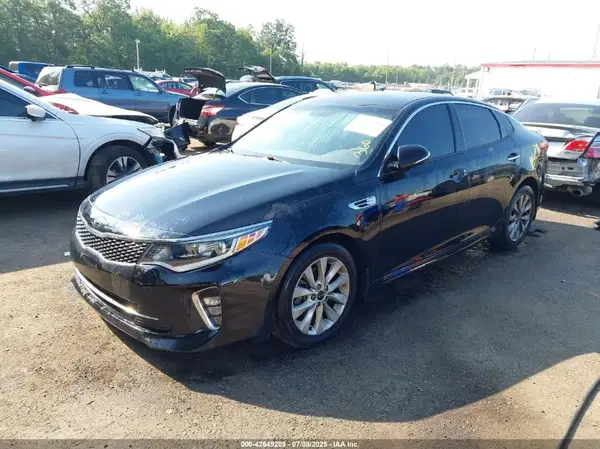 5XXGT4L34JG206375 2018 KIA OPTIMA - Image 2