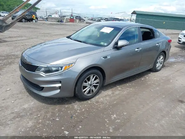 5XXGT4L34JG206781 2018 KIA OPTIMA - Image 2
