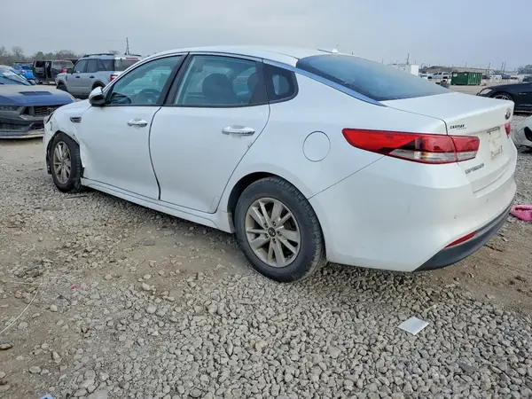 5XXGT4L34JG209261 2018 KIA OPTIMA - Image 2