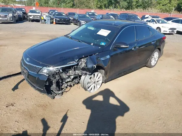5XXGT4L34JG210233 2018 KIA OPTIMA - Image 2