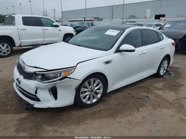 5XXGT4L34JG215089 2018 KIA OPTIMA - Image 2