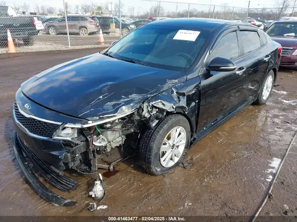 5XXGT4L34JG215786 2018 KIA OPTIMA - Image 2
