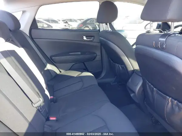 5XXGT4L34JG216999 2018 KIA OPTIMA - Image 8