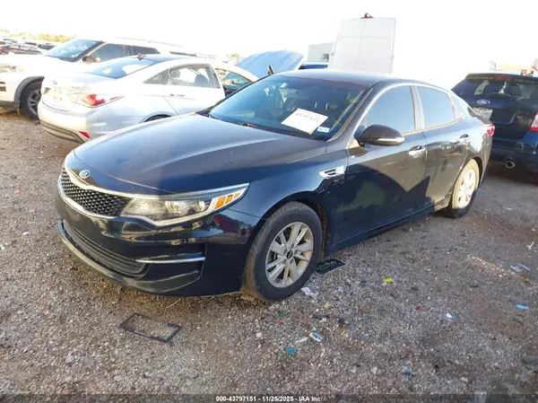 5XXGT4L34JG218185 2018 KIA OPTIMA - Image 2