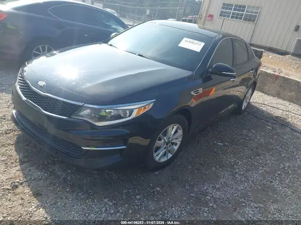 5XXGT4L34JG225105 2018 KIA OPTIMA - Image 2