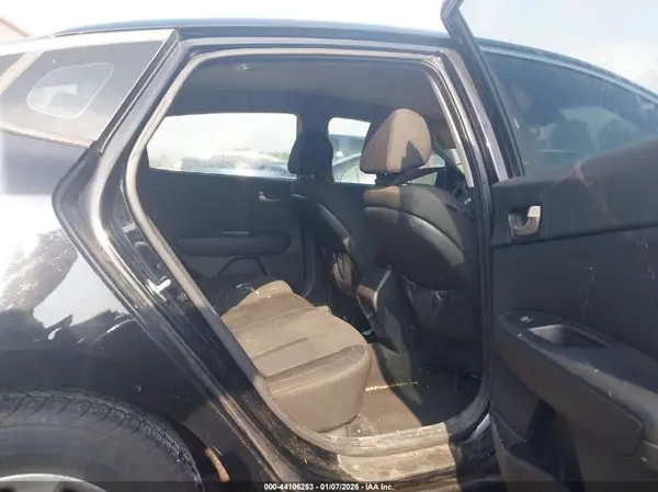 5XXGT4L34JG225105 2018 KIA OPTIMA - Image 8