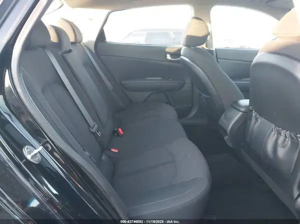 5XXGT4L34JG230644 2018 KIA OPTIMA - Image 8