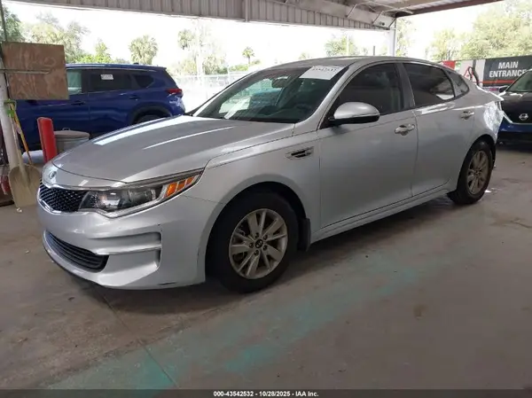 5XXGT4L34JG235634 2018 KIA OPTIMA - Image 2