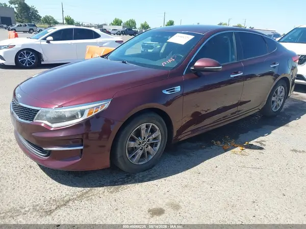 5XXGT4L34JG239585 2018 KIA OPTIMA - Image 2