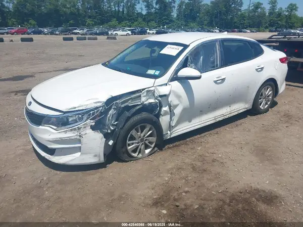 5XXGT4L34JG239697 2018 KIA OPTIMA - Image 2