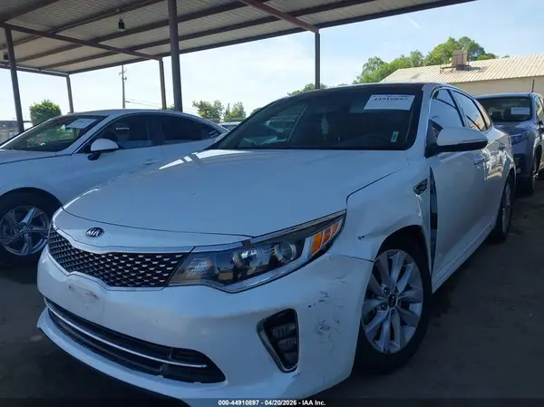 5XXGT4L34JG241515 2018 KIA OPTIMA - Image 2