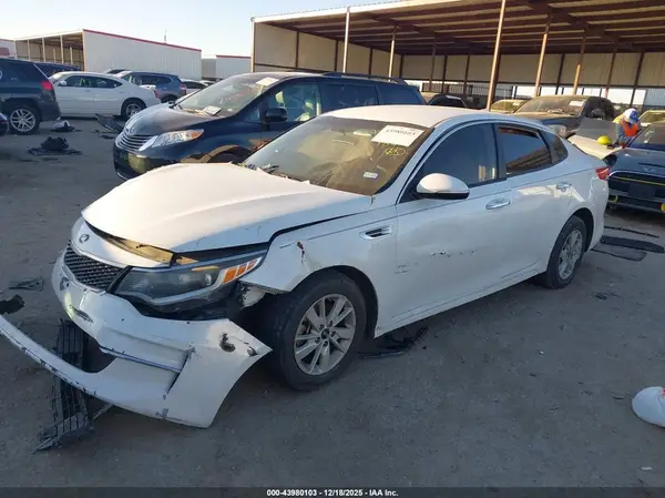 5XXGT4L34JG249100 2018 KIA OPTIMA - Image 2