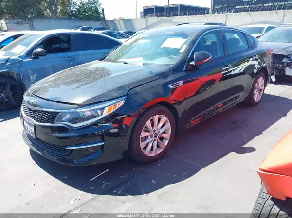 5XXGT4L34JG250876 2018 KIA OPTIMA - Image 2