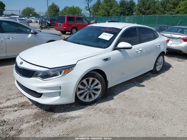 5XXGT4L34JG252417 2018 KIA OPTIMA - Image 2