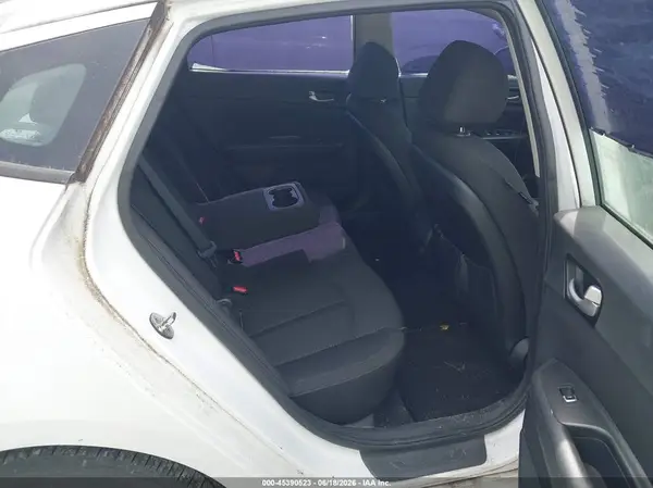 5XXGT4L34JG252899 2018 KIA OPTIMA - Image 8