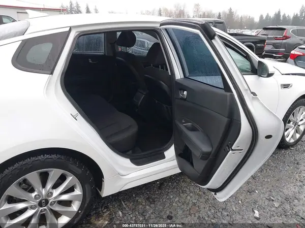 5XXGT4L34JG255737 2018 KIA OPTIMA - Image 8